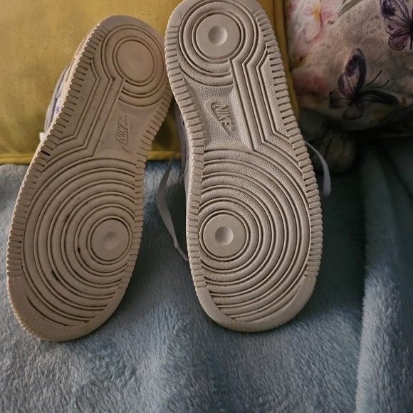 Nike Paint Splatter and White Sneakers Classic Design - Picture 7 of 7